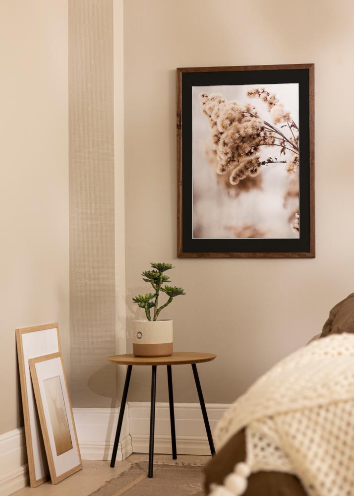 Ram med passepartou Frame Stilren Walnut 40x50 cm - Picture Mount Black 28x35 cm