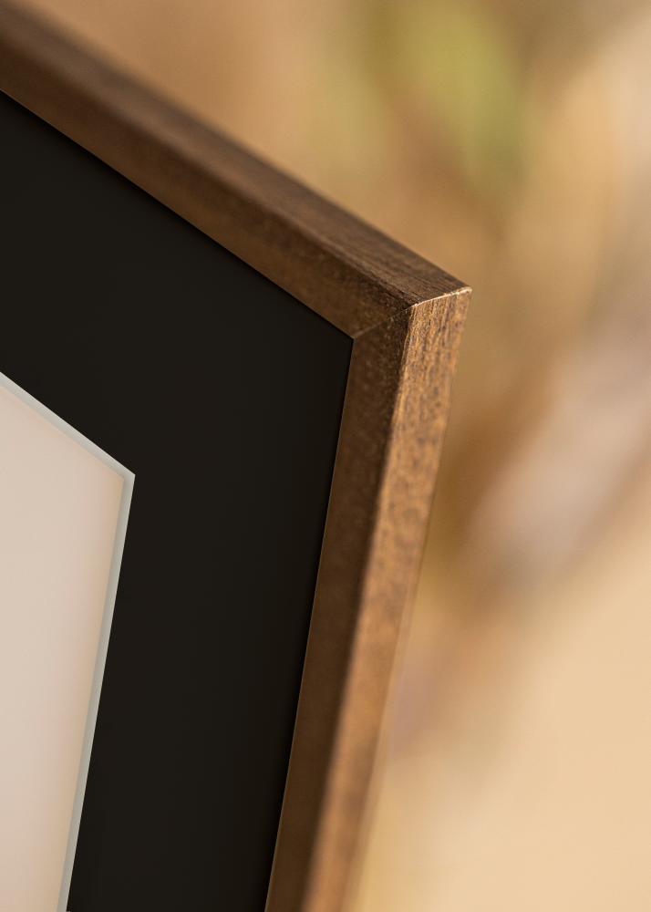 Ram med passepartou Frame Edsbyn Walnut 50x70 cm - Picture Mount Black 33x56 cm