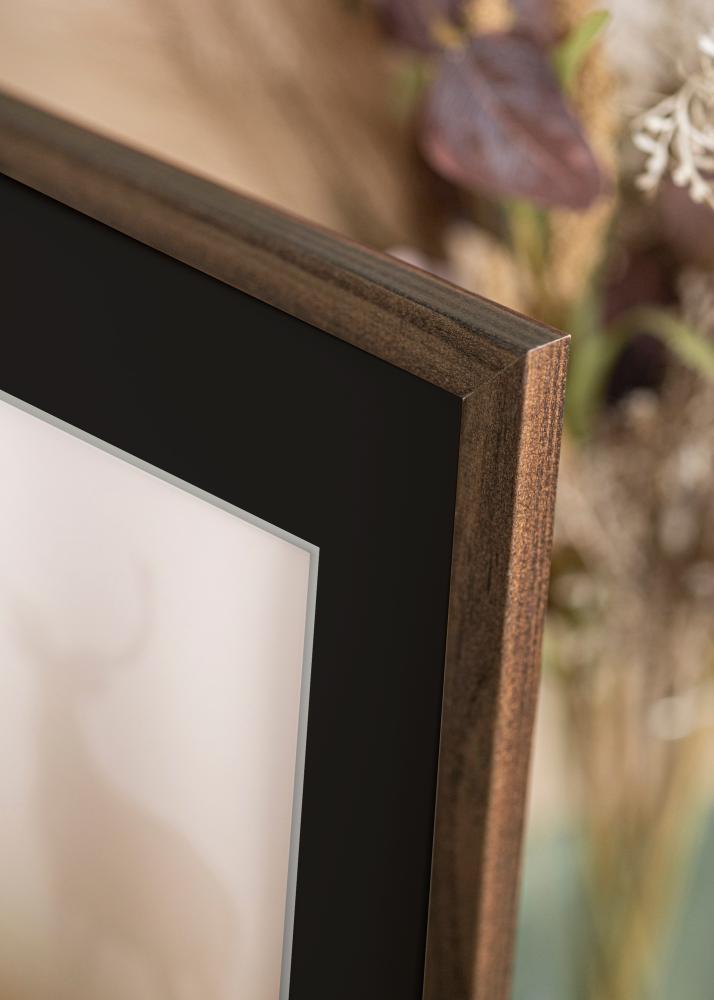 Ram med passepartou Frame Stilren Walnut 70x100 cm - Picture Mount Black 59.4x84 cm (A1)