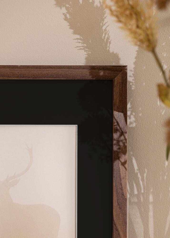 Ram med passepartou Frame Stilren Walnut 60x60 cm - Picture Mount Black 50x50 cm