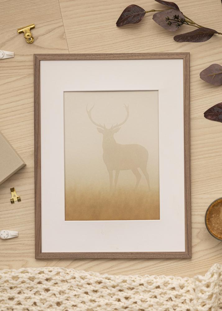 Ram med passepartou Frame Edsbyn Light Walnut 30x40 cm - Picture Mount White 21x29.7 cm (A4)