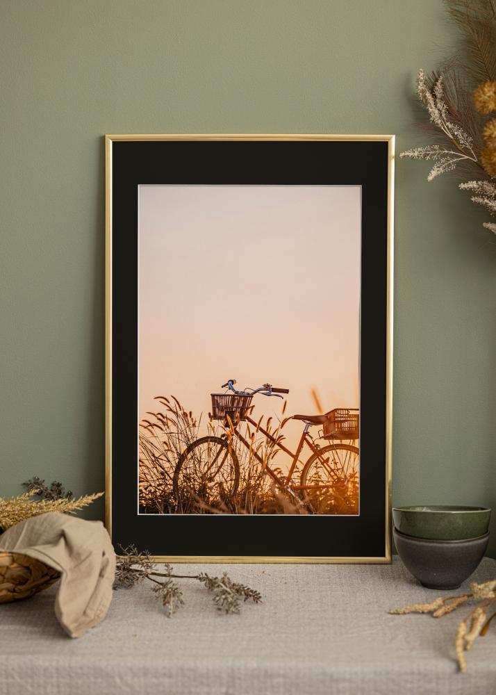 Ram med passepartou Frame New Lifestyle Shiny Gold 40x60 cm - Picture Mount Black 25x50 cm