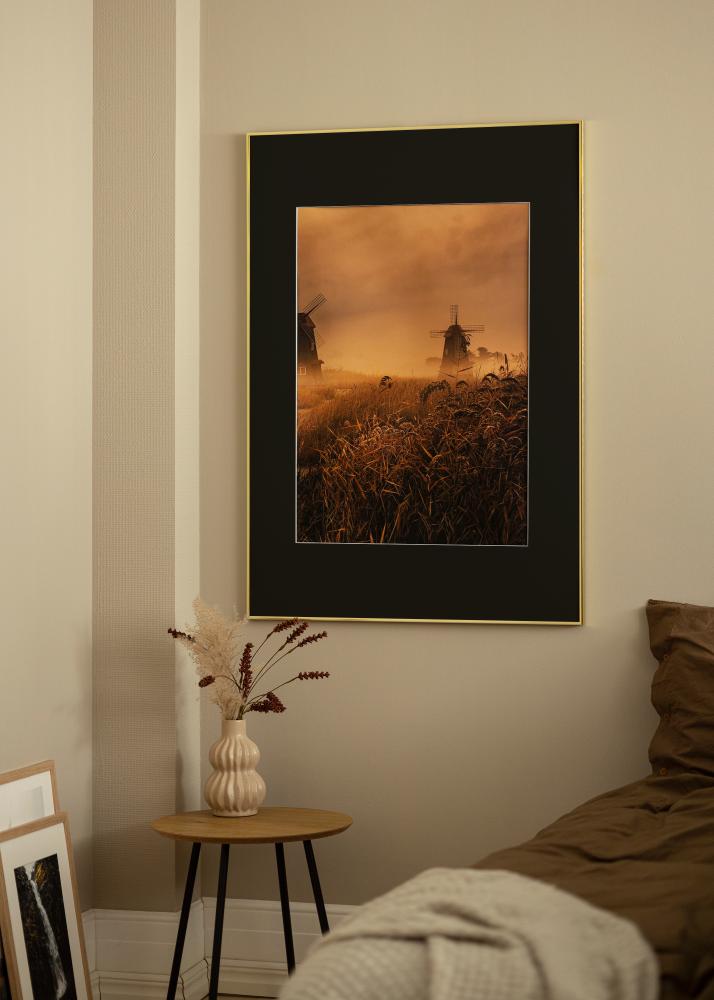 Ram med passepartou Frame Visby Shiny Gold 30x40 cm - Picture Mount Black 20x28 cm