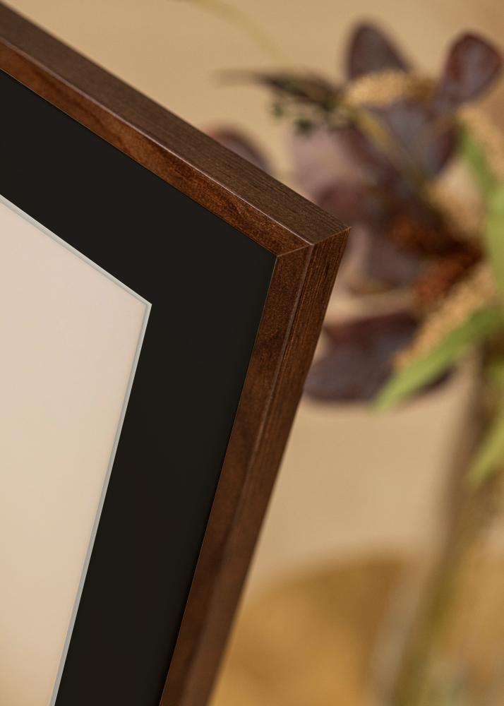 Ram med passepartou Frame E-Line Walnut 50x70 cm - Picture Mount Black 33x56 cm