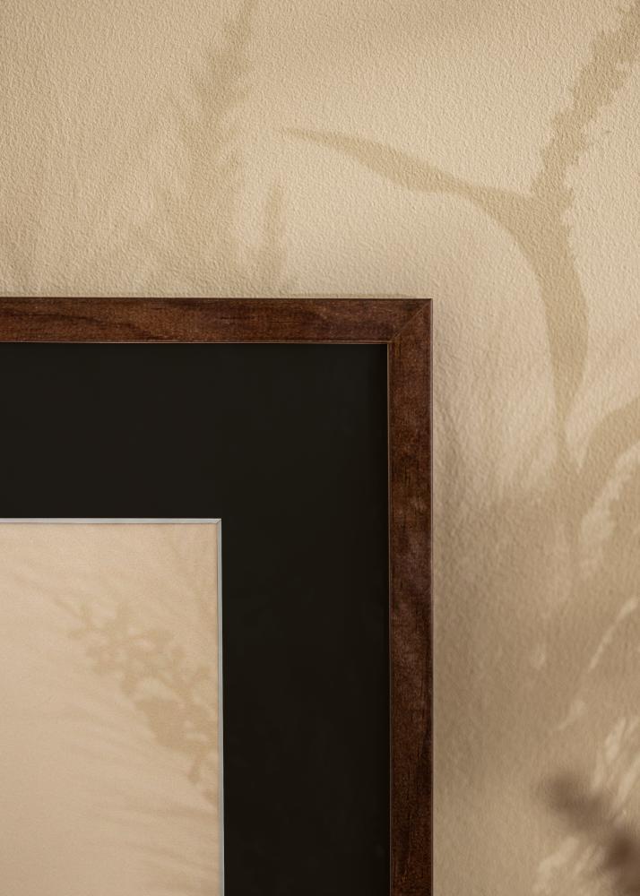 Ram med passepartou Frame E-Line Walnut 50x70 cm - Picture Mount Black 33x56 cm