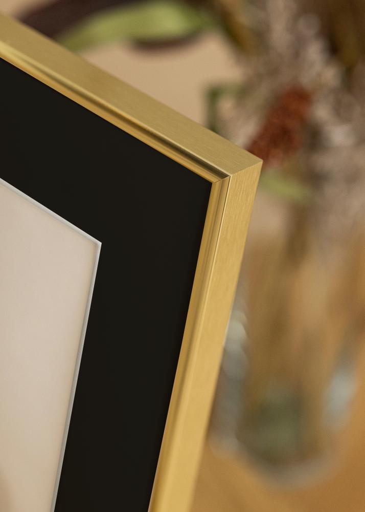 Ram med passepartou Frame Visby Shiny Gold 30x40 cm - Picture Mount Black 20x30 cm