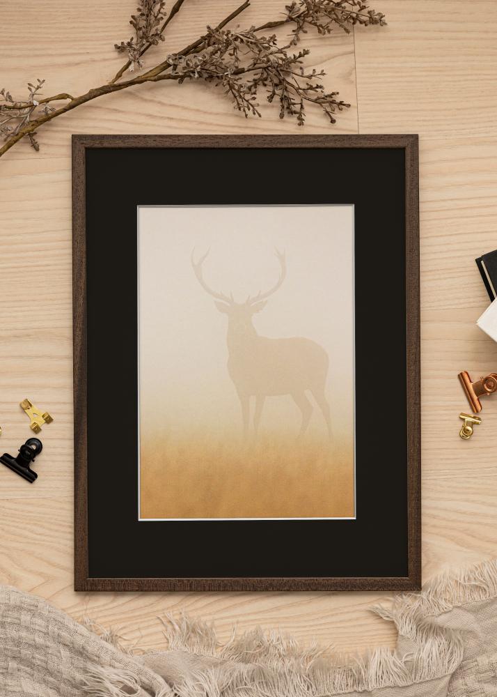 Ram med passepartou Frame Edsbyn Walnut 50x70 cm - Picture Mount Black 33x56 cm